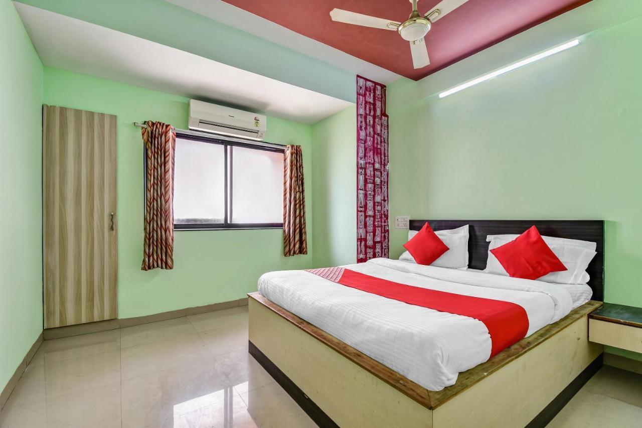 Oyo Hotel Samarth Lodge Solāpur Exterior foto