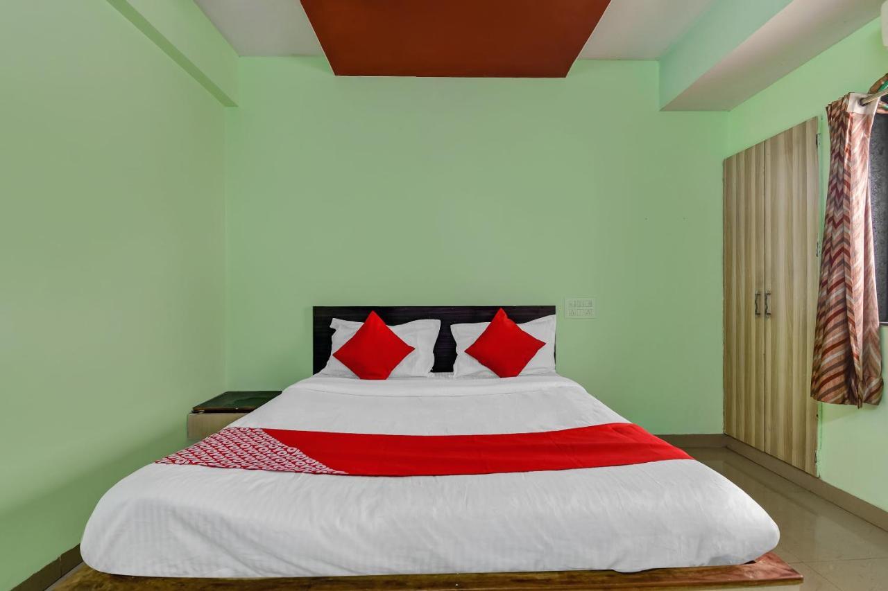 Oyo Hotel Samarth Lodge Solāpur Exterior foto
