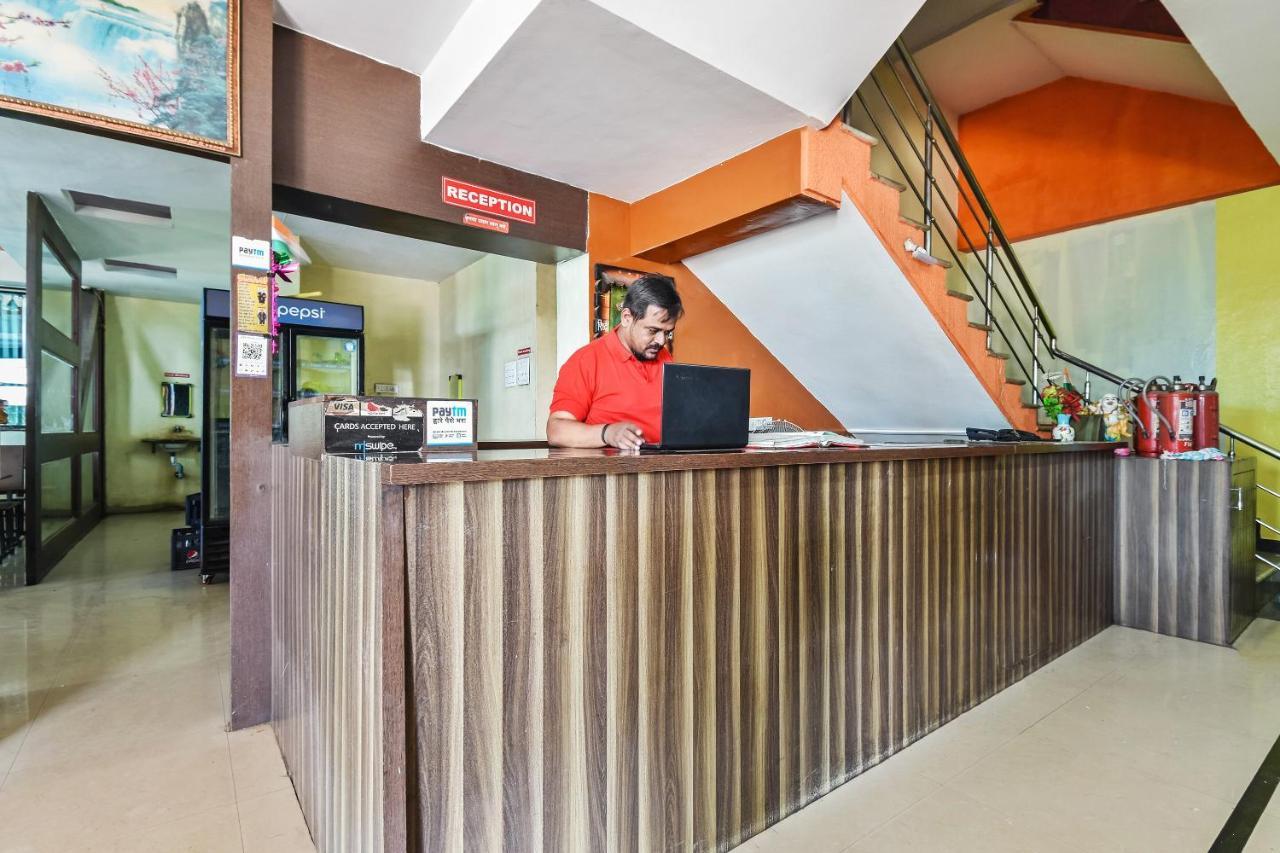 Oyo Hotel Samarth Lodge Solāpur Exterior foto